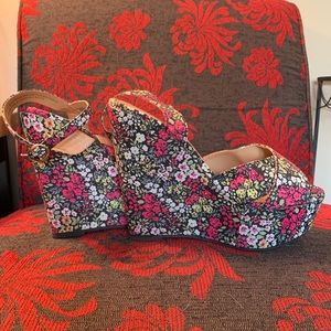 Xhilaration floral strappy wedges